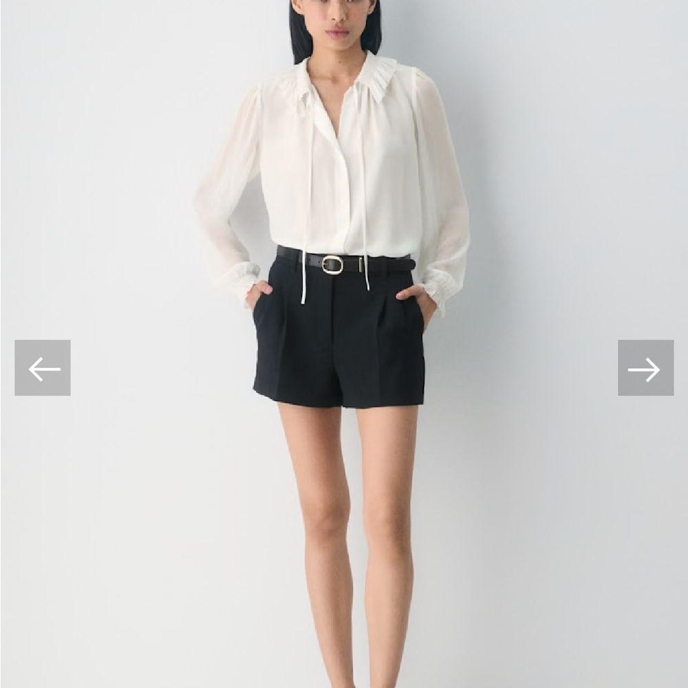 Aritzia Effortless Short - Mini